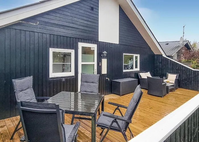 2 Bedroom Amazing In Holiday home *